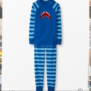 Hanna Andersson, blue striped shark long sleeve pyjama set. Size 5 boy or girl